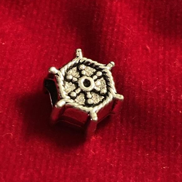 ☸️ NWOT - Ships Wheel - Silvertone Slider Charm ☸️ - Picture 3 of 5